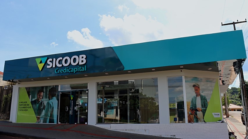 SICOOB CREDICAPITAL: Agência de Capitão Leônidas Marques é reinaugurada em espaço amplo e moderno