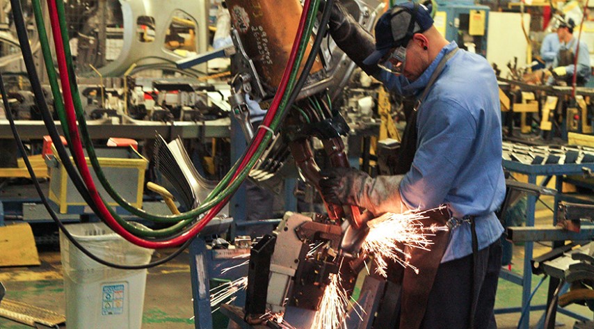 IBGE: Produção industrial cai 2,4% em março, segundo mês seguido de retração
