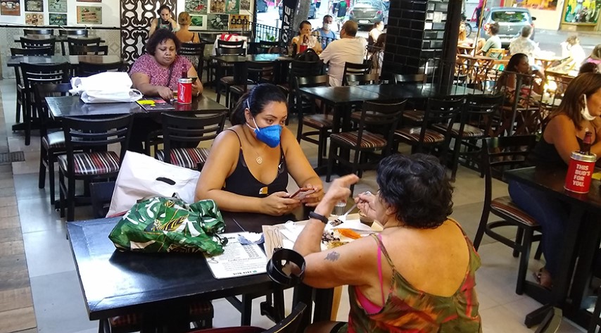IBGE: Setor de serviços cai 4% em março e volta a ficar abaixo do patamar pré-pandemia