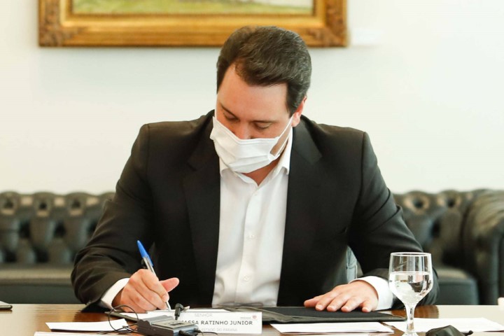 ECONOMIA: Com aporte de R$ 80 milhões, governador sanciona auxílio emergencial a empresas do Paraná