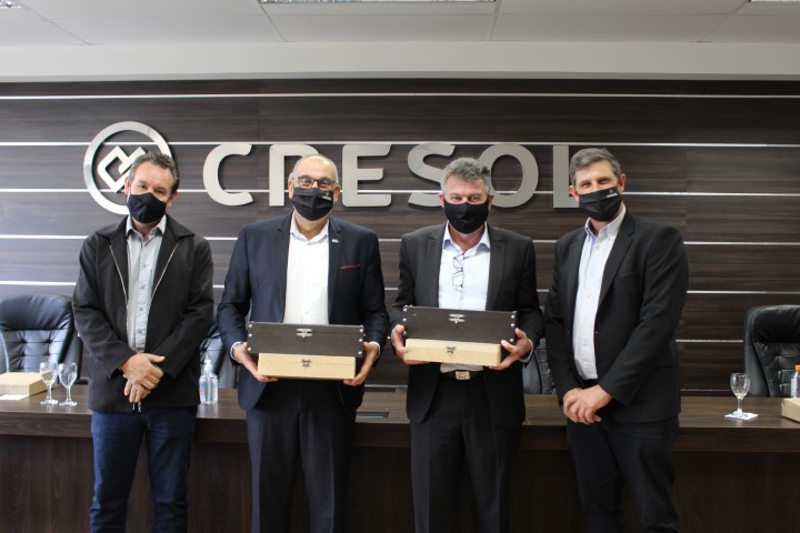 CRESOL UNIÃO DOS VALES: Presidente e vice-presidente da Central visitam cooperativa, que completou 19 anos 