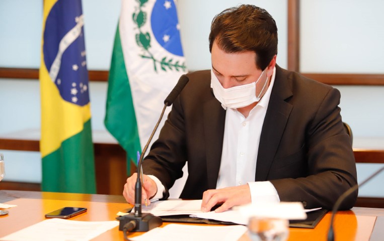 SUSTENTABILIDADE: Governador sanciona lei que institui o Plano Estadual de Resíduos Sólidos do Paraná