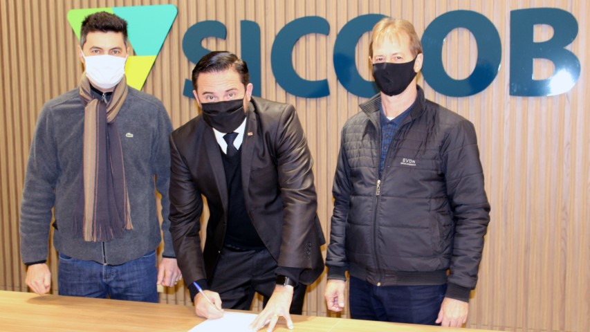 SICOOB MÉDIO OESTE: Cooperativa e Copacol assinam convênio com BRDE para facilitar acesso a crédito rural