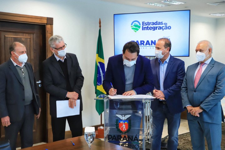 INFRAESTRUTURA: Governo fecha convênio com mais 10 municípios para pavimentar estradas rurais; investimento é de R$ 16,9 milhões