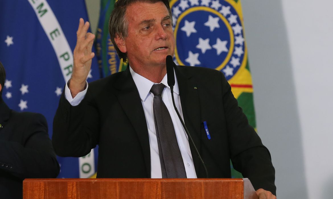 ENERGIA: Bolsonaro sanciona MP da Eletrobras com 14 vetos
