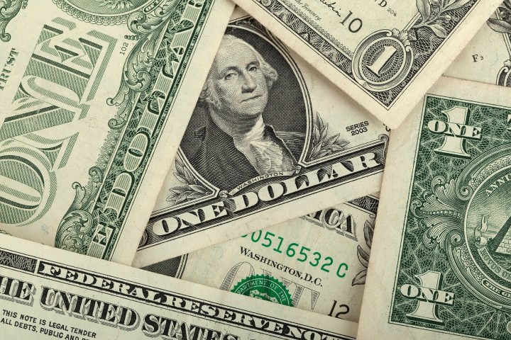 CÂMBIO: Dólar sobe 0,6% e fecha a R$ 5,11 com ajuste no exterior