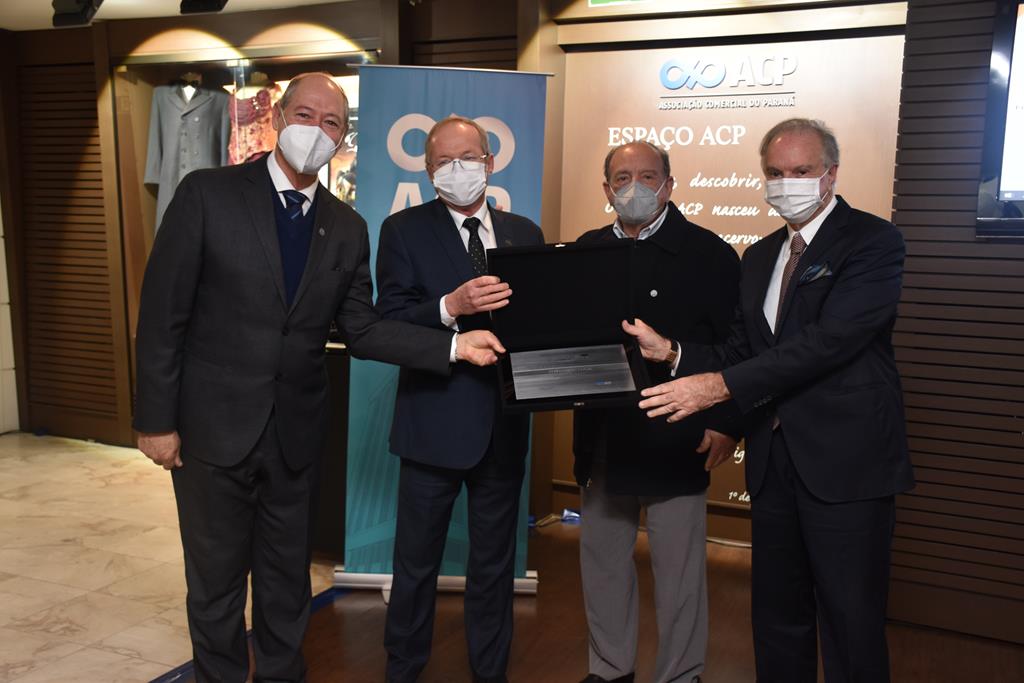 DIA DO COMERCIANTE: Sistema Ocepar é homenageado pela Associação Comercial do Paraná