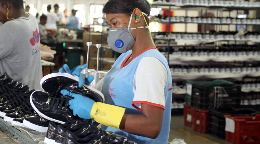 IBGE: Número de empresas industriais encolhe pelo sexto ano seguido em 2019