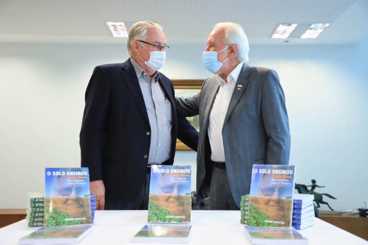 PUBLICAÇÃO: Estado recebe doação de 500 livros sobre plantio direto para os cursos de Agronomia