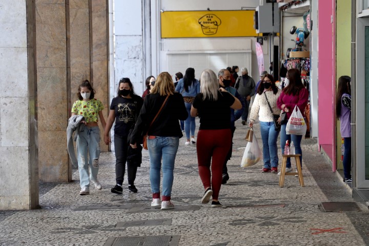 IBGE: Comércio paranaense cresce 8% no primeiro semestre de 2021, aponta Instituto