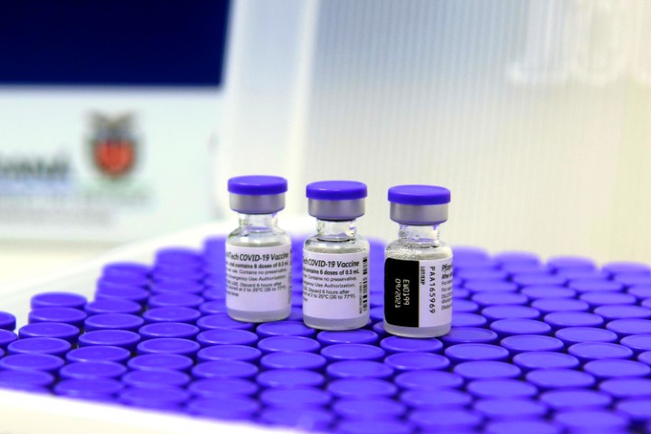 SAÚDE IV: Pfizer entrega mais de 1 milhão de doses de vacina ao Brasil