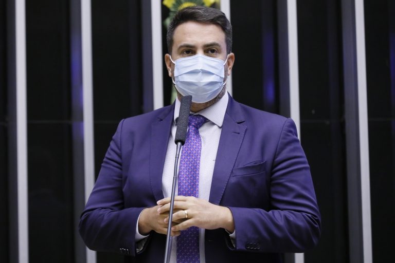 LEGISLATIVO: Câmara aprova inscrição automática na tarifa social de energia elétrica