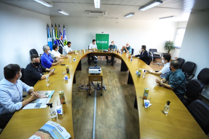 COCAMAR: Secretário e prefeito visitam a cooperativa 