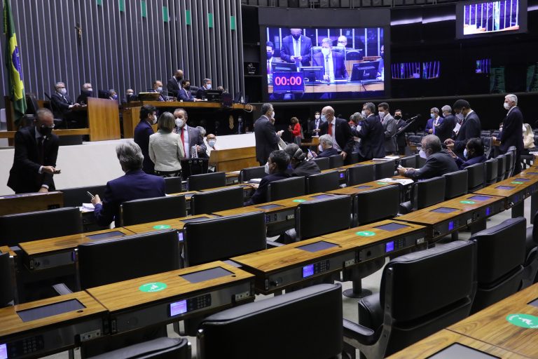 LEGISLATIVO IV: Câmara aprova MP que amplia tolerância para pesagem de caminhões