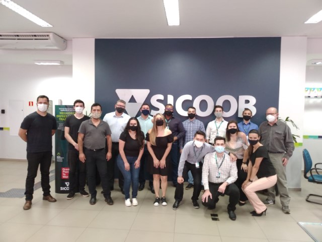 SICOOB METROPOLITANO: Coral visita agências de Maringá e região