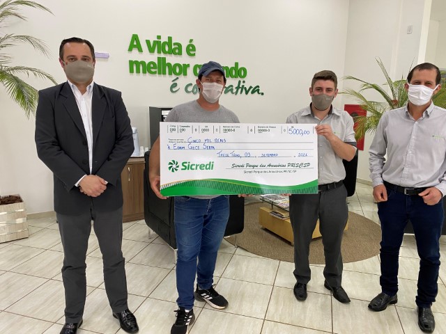 SICREDI PARQUE DAS ARAUCÁRIAS: Associado de Treze Tílias (SC) é sorteado na campanha de poupança