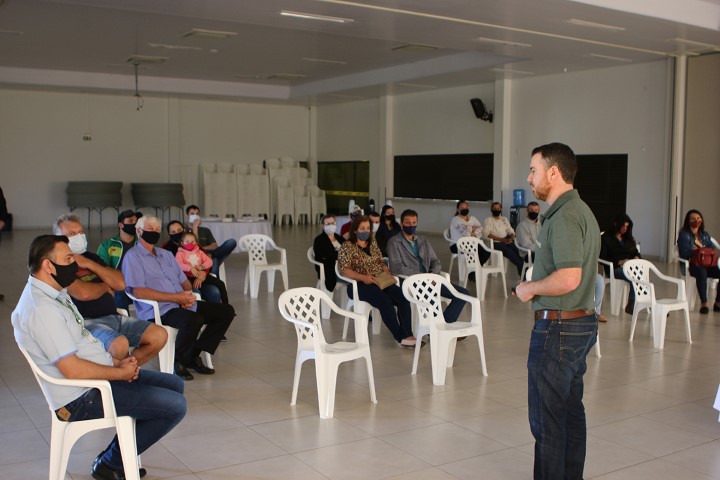 COPAGRIL: Suinocultores participam de palestra sobre manejo de creche