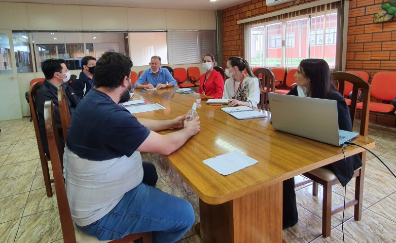 COOPAVEL: Cooperativa define com coordenadores início de preparativos do Show Rural