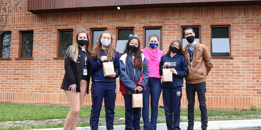 CASTROLANDA: Programa Crescer e Cooperar incentiva cooperativismo nas escolas 