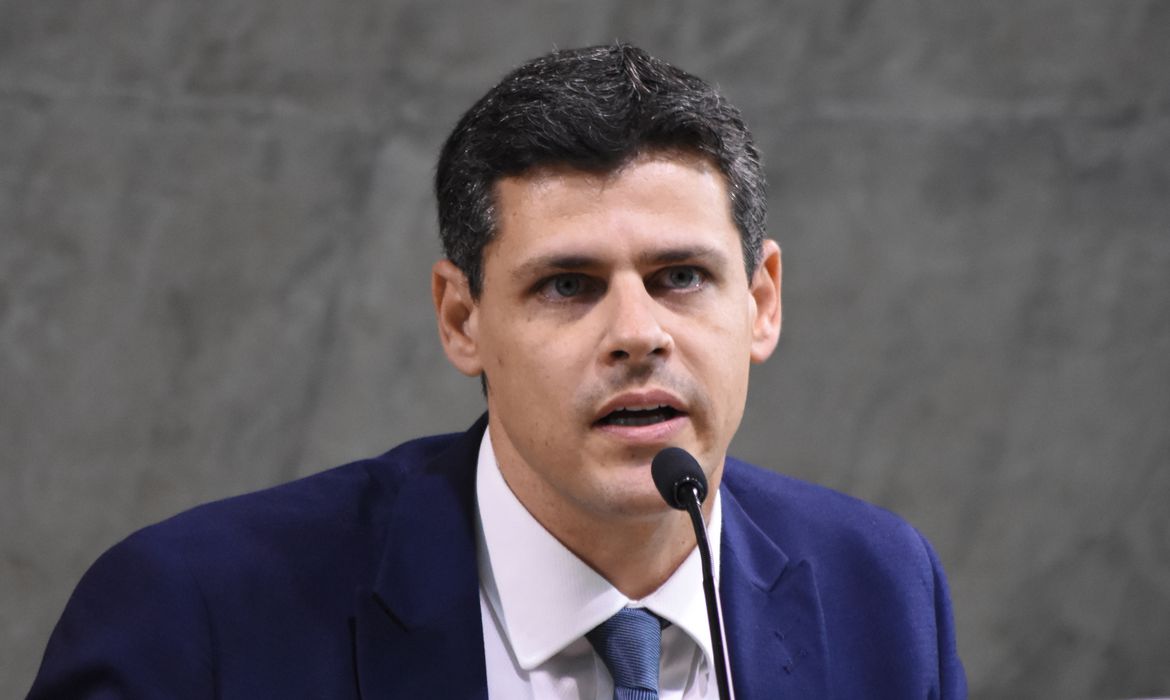 ECONOMIA III: IOF não financiará Auxílio Brasil em 2022, diz secretário
