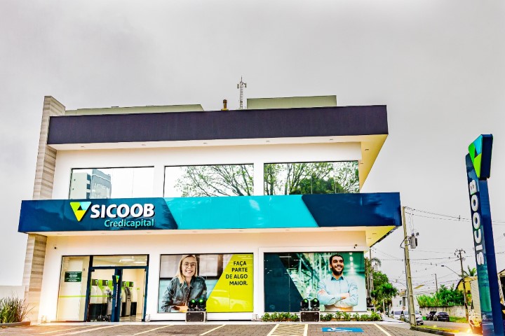 SICOOB CREDICAPITAL: Com localização privilegiada, agência é reinaugurada em Cascavel