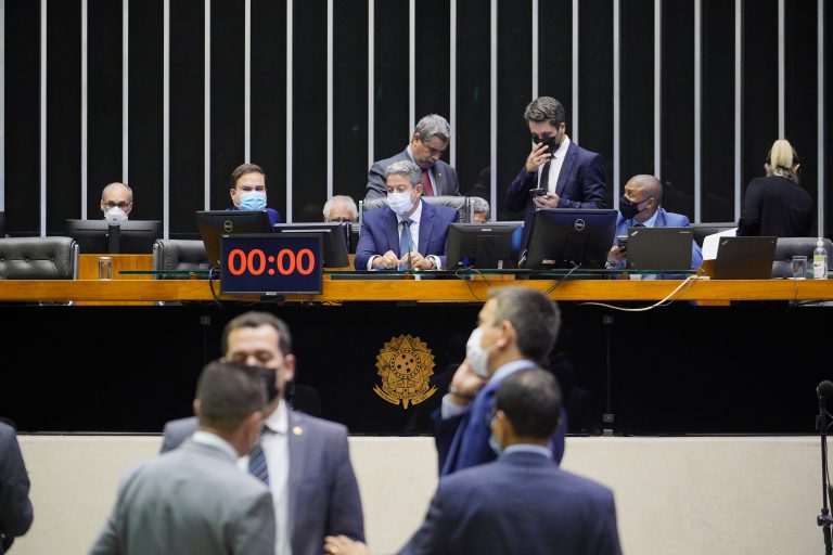 LEGISLACÃO: Câmara aprova valor fixo para cobrança de ICMS sobre combustíveis