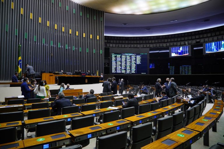 CÂMARA DOS DEPUTADOS: PEC dos Precatórios é destaque da pauta do Plenário nesta semana