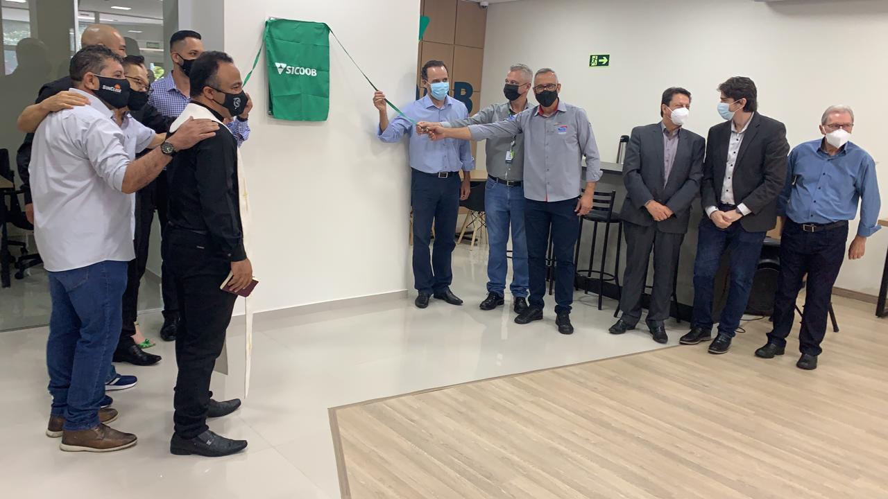 SICOOB METROPOLITANO: Cooperativa inaugura escritório de negócios em Cianorte e reinaugura agências de Maringá e Astorga