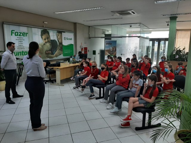 SICREDI PARQUE DAS ARAUCÁRIAS: Ações da Semana de Educação Financeira beneficiam mais de 3 mil pessoas