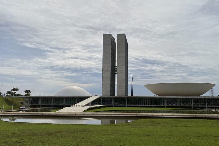 LEGISLATIVO: Congresso pode votar nesta segunda-feira medidas de transparência em emendas de relator