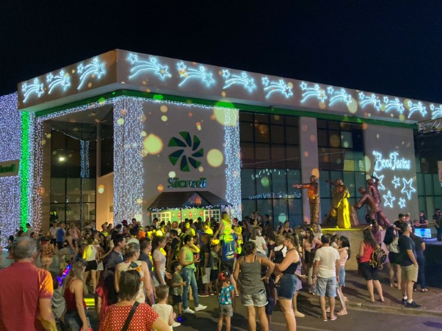 SICREDI FRONTEIRAS: Realizado evento para acendimento de luzes da agência de Capanema