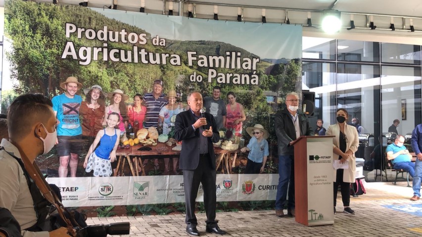 AGRIFAMILIAR: Presidente do Sistema Ocepar prestigia abertura da 1ª Feira de Produtos e Serviços da Agricultura Familiar