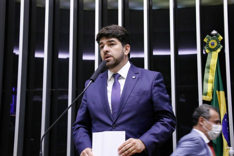 LEGISLATIVO I: Câmara aprova projeto que facilita exploração de ferrovias por empresas privadas