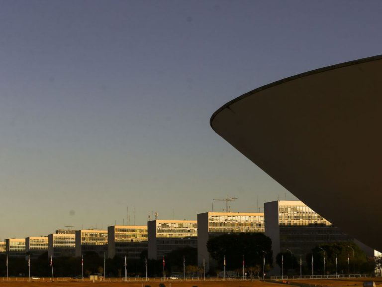 EXECUTIVO FEDERAL: Sancionada lei que recria Ministério do Trabalho e Previdência