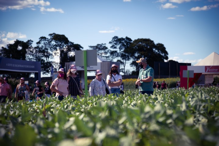 LAR: Presença feminina marca o primeiro dia do Dia de Campo 