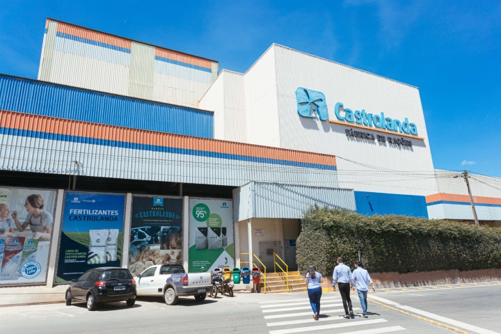 CASTROLANDA: Fábrica de Rações registra maior produção da história, em Castro
