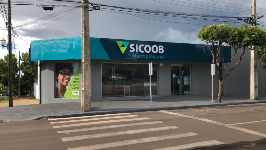 SICOOB METROPOLITANO: Agência é reinaugurada em Rondon