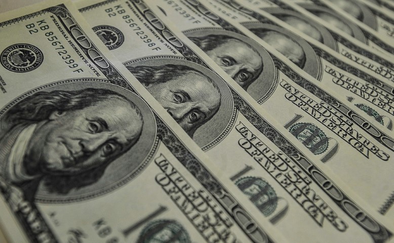CÂMBIO: Dólar cai para R$ 5,43, com fluxo estrangeiro para países emergentes