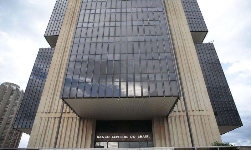 REGISTRATO: Correntistas resgatam R$ 900 mil esquecidos em bancos, segundo BC