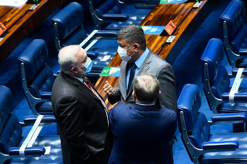 LEGISLATIVO II: Arrecadação de ICMS e fontes para estabilizar preços dos combustíveis dividem senadores