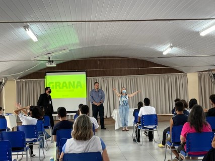 SICREDI UNIÃO PR/SP: Alunos do Iles participam de oficina de educação financeira 
