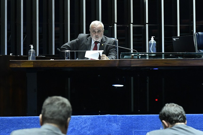 LEGISLATIVO I: Senado aprova regras para estabilização de preço de combustíveis