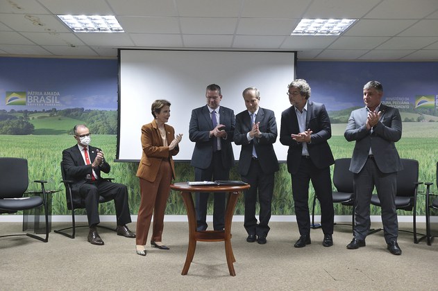APLICADOR LEGAL: Em parceria com instituições, governo lança programa nacional de habilitação de aplicadores de agrotóxicos