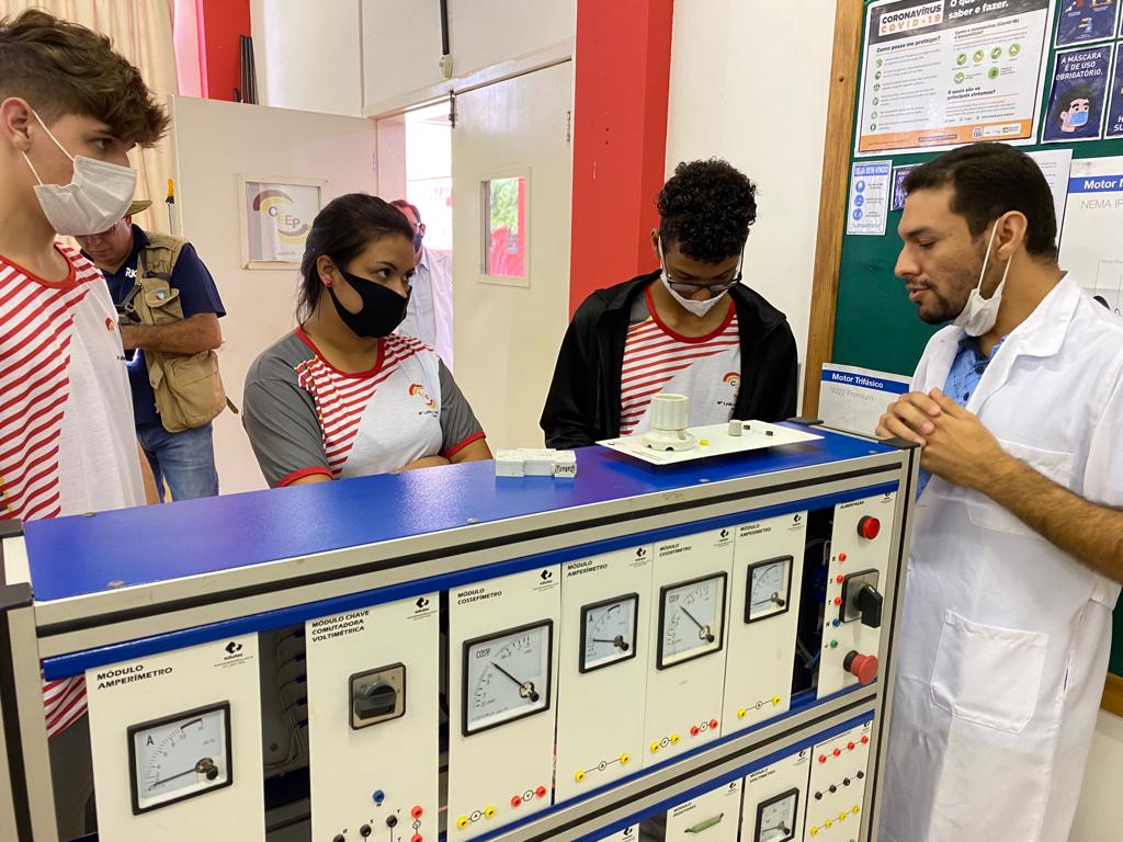 COCAMAR: Rally foi conhecer Escola técnica de Assaí (PR) que capacita filhos de produtores