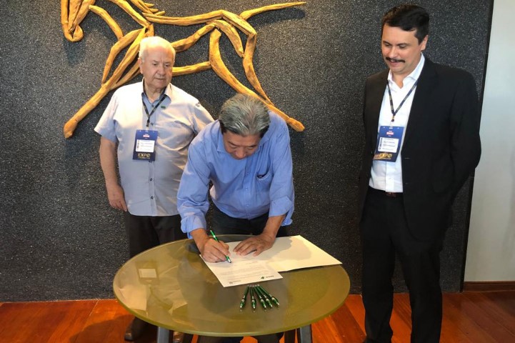 EXPOLONDRINA I: BRDE assina R$ 52,5 milhões em contratos de financiamento com empresas, cooperativas e produtores