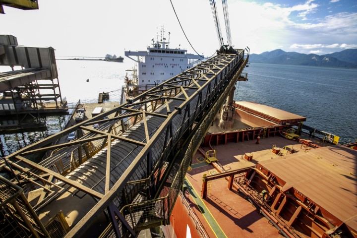 INFRAESTRUTURA: Porto de Paranaguá prevê exportar 6,5 milhões de toneladas de granéis no 2º trimestre