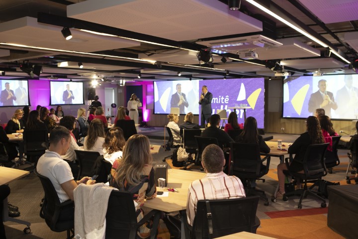 SICREDI: Summits Mulher e Jovem são realizados com jornada de reconexão para transformações na sociedade e no cooperativismo de crédito