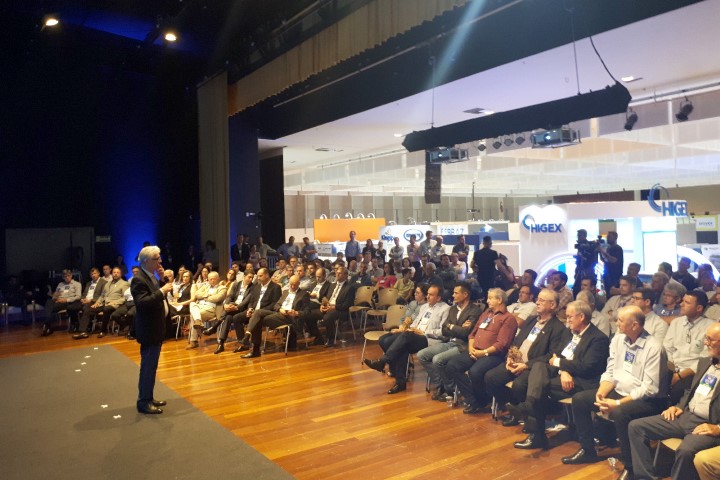 AVESUI AMÉRICA LATINA: Feira no Oeste debate como ajudar o Paraná a ser o melhor supermercado do mundo