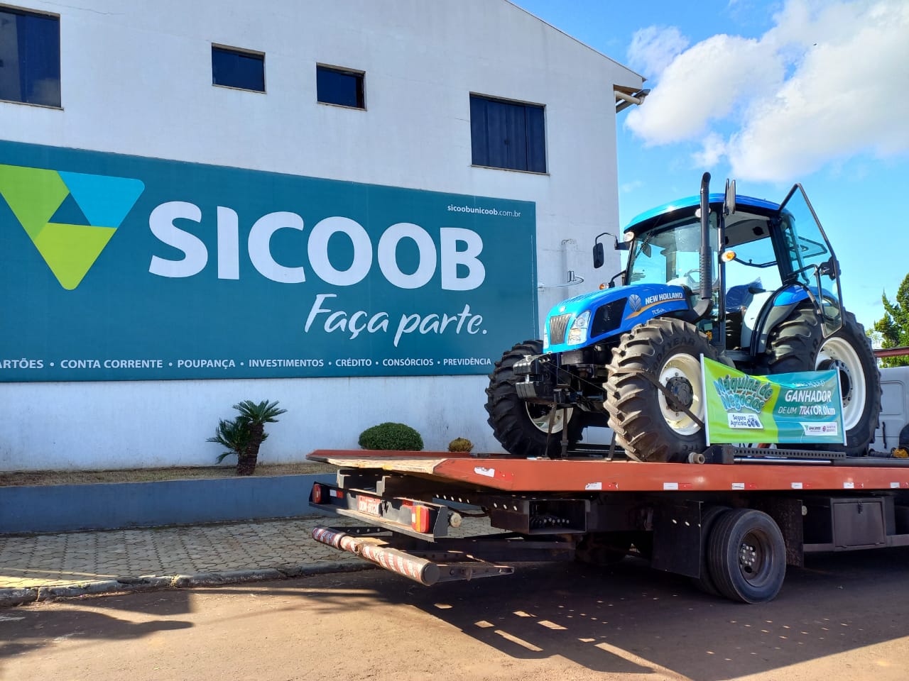 SICOOB INTEGRADO: Cooperado ganha trator no sorteio da promoção Máquina de Negócios