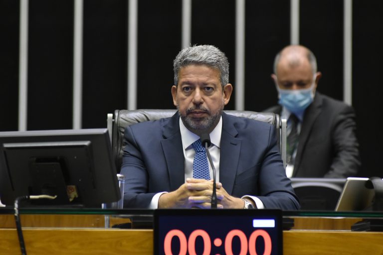 LEGISLATIVO: Lira anuncia para a próxima terça-feira a votação de projeto que desonera tarifas de energia